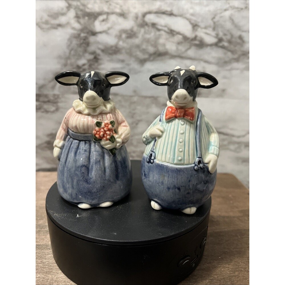 Vintage OTAGIRI Japan Hand-Painted Cow and Bull Salt & Pepper Shakers